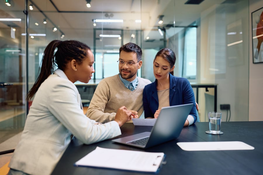 A woman walks a couple through credit reports